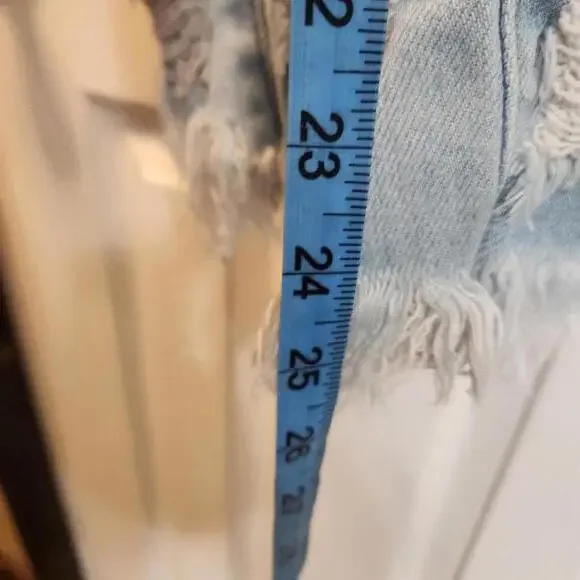 KanCan Women's Light Wash Skinny Jeans with Frayed Hem- 0/23 - Picture 7 of 9